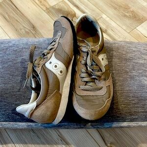 Saucony original track shoe